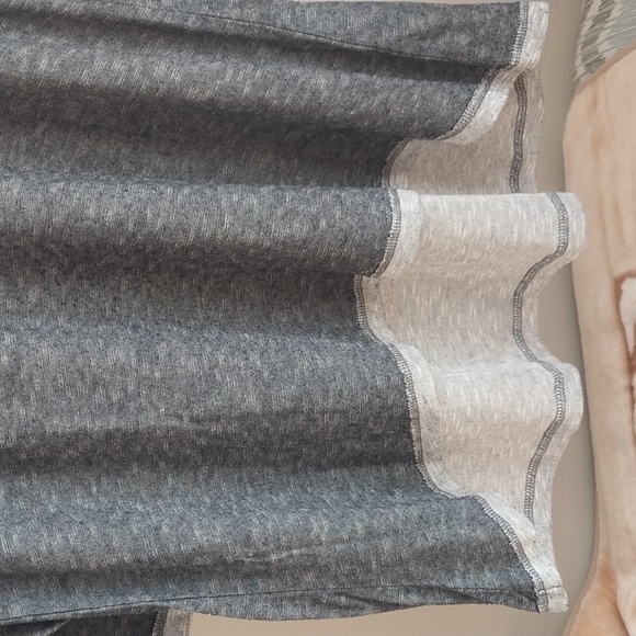 Jones NY Sport Womens Size 1X Navy Gray 3/4 Sleeve V Neck Pull Over Top - Picture 2 of 9